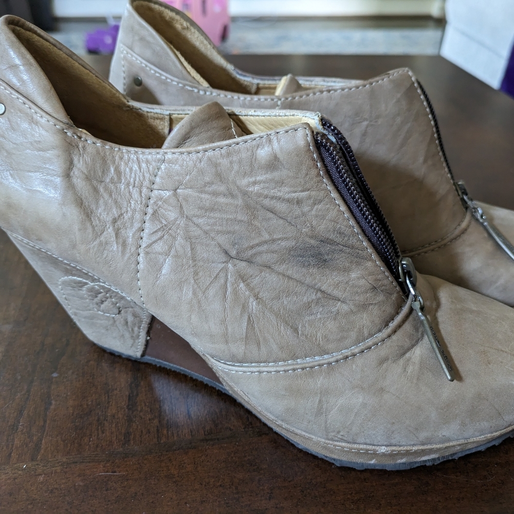 Like new Sergio Tomani booties